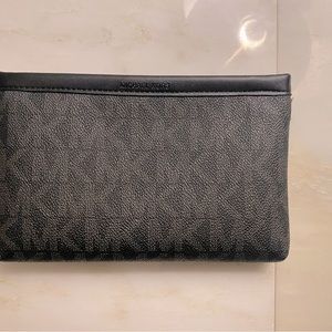 MICHAEL KORS POUCHETTE